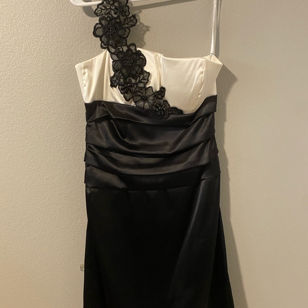 B Darlin floral One Shoulder Dress White and Black